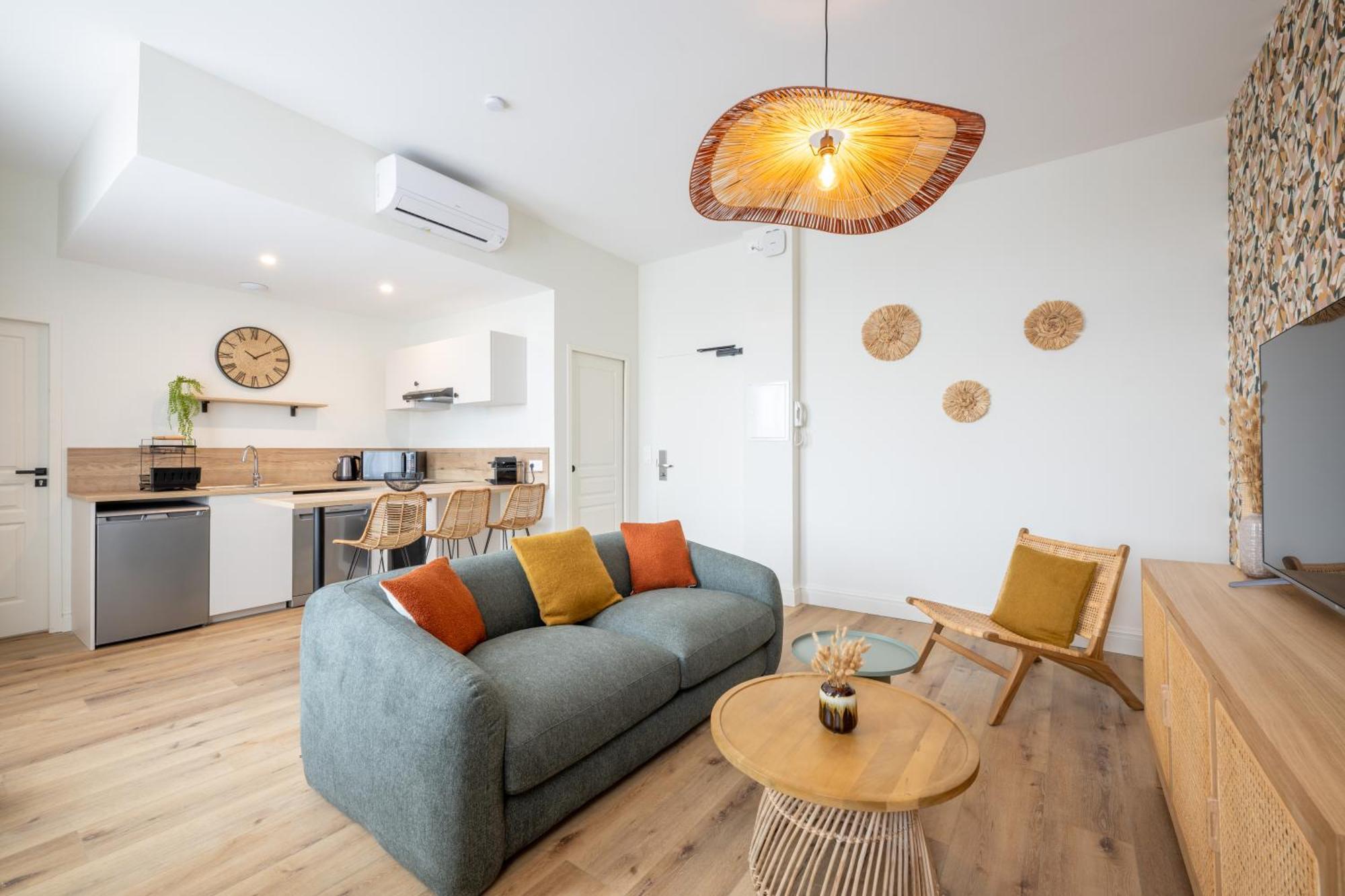 67 Victor Hugo Apartment Коняк Екстериор снимка