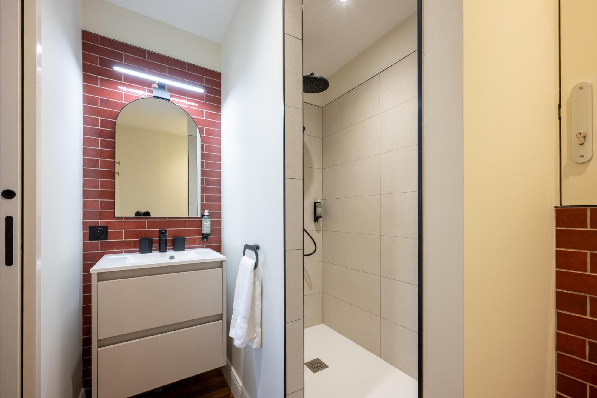 67 Victor Hugo Apartment Коняк Екстериор снимка